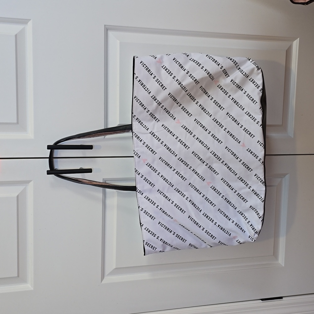 Victoria's Secret White, Pink And Black Tote Bag Travel NWOT Zipper Top